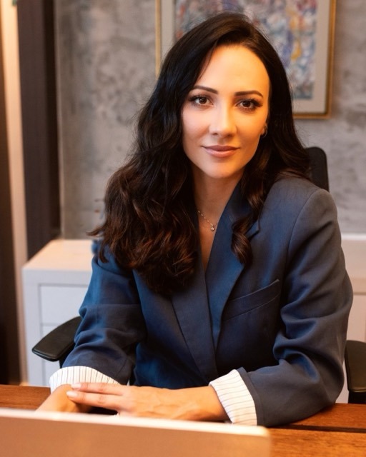 Isadora Rizzi, avocate et fondatrice de Borderless, dans son bureau